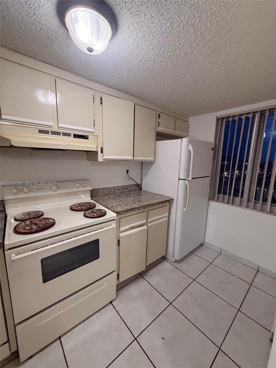 9917 W Okeechobee Rd # 3-510, Hialeah Gardens, FL 33016 photo 4