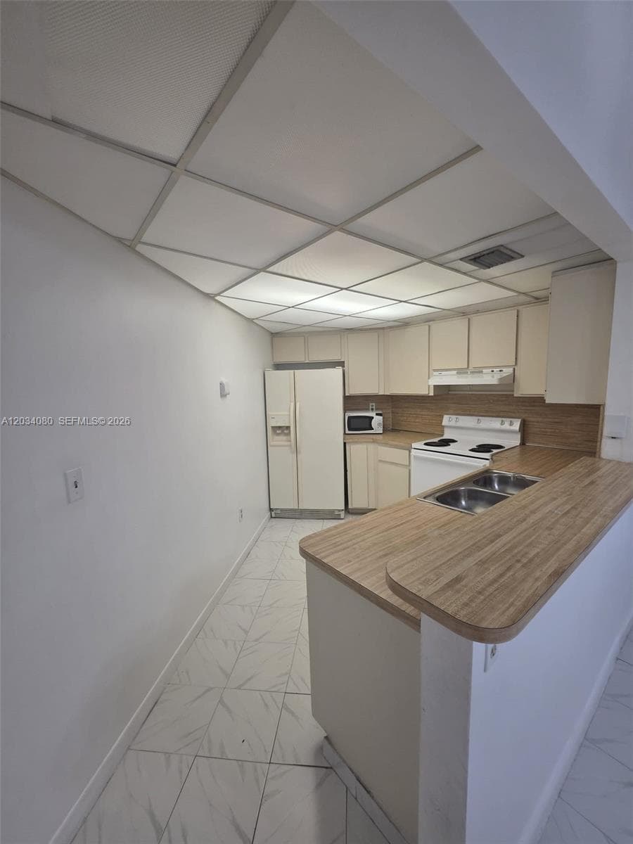 9429 Fontainebleau Blvd # 207-33, Miami, FL 33172 photo 5