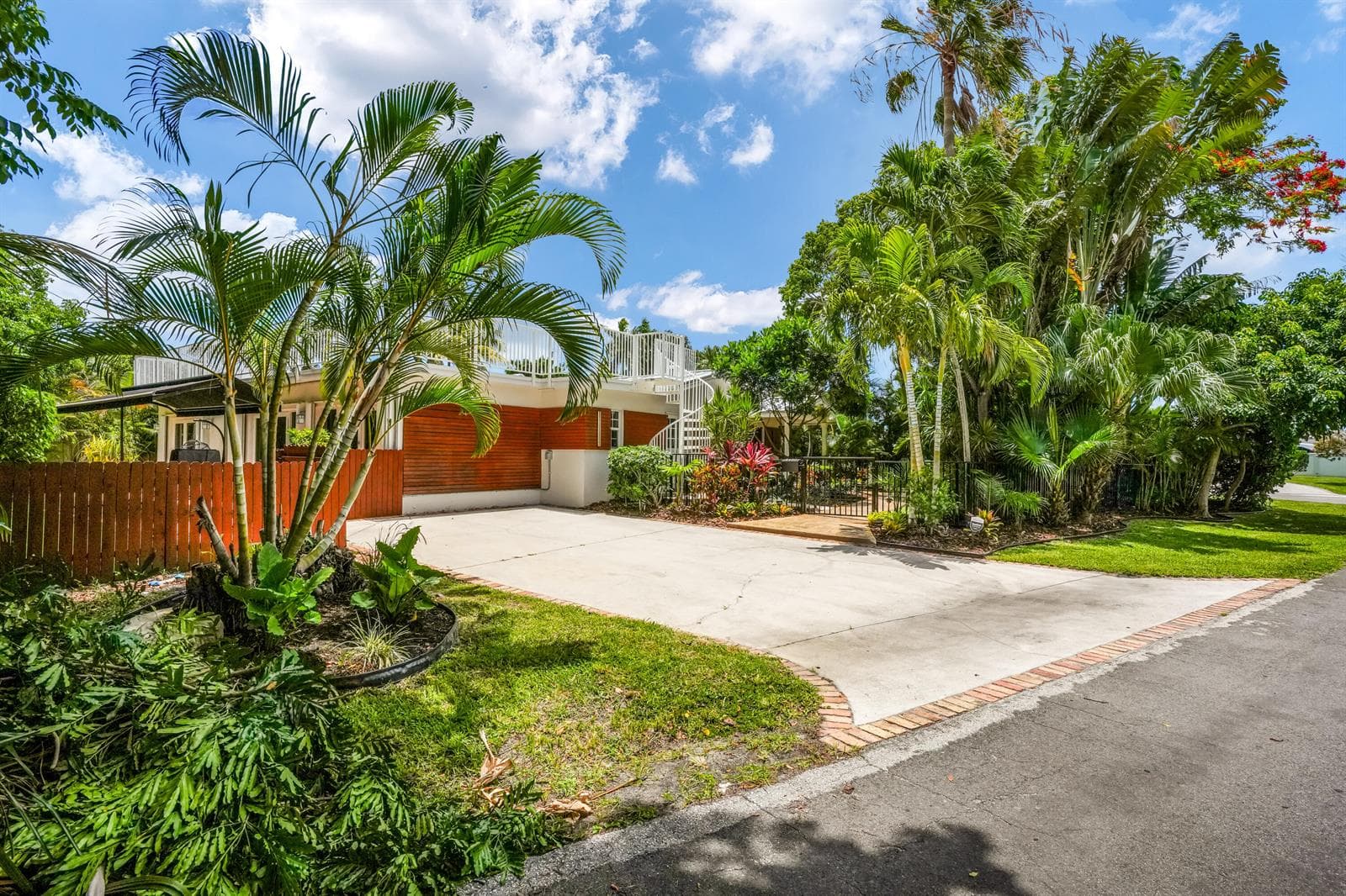 2400 N Riverside Drive, Pompano Beach, FL 33062 photo 2