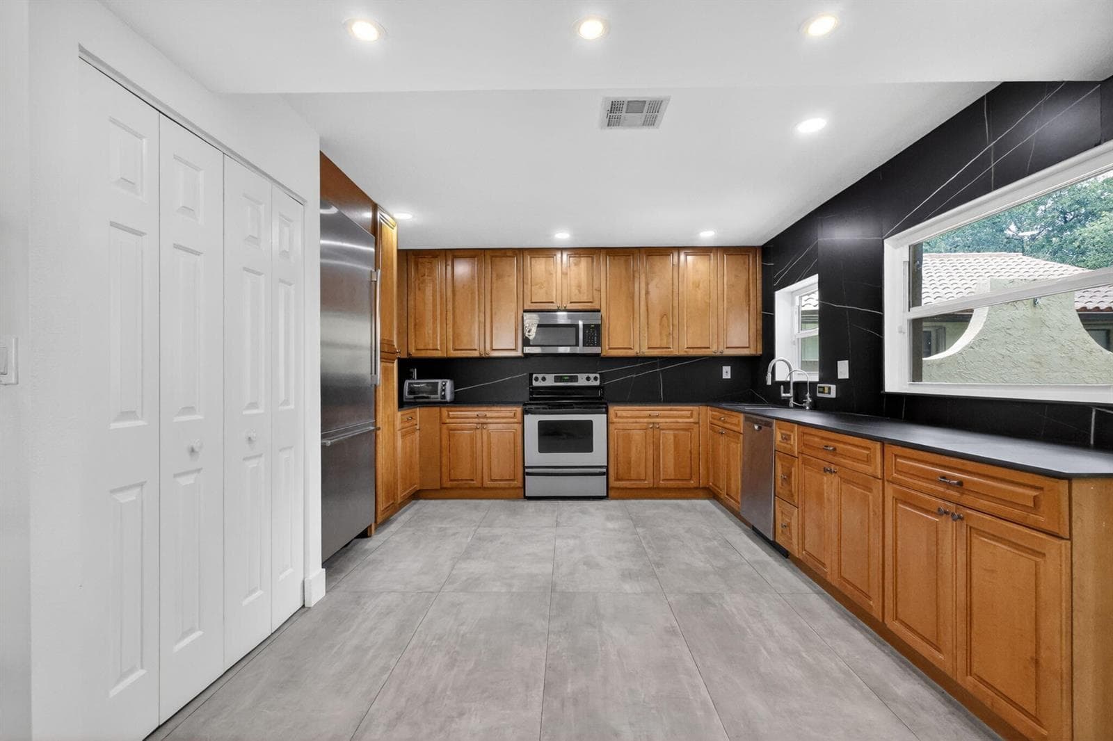 1230 NW 22nd Avenue, Delray Beach, FL 33445 photo 2