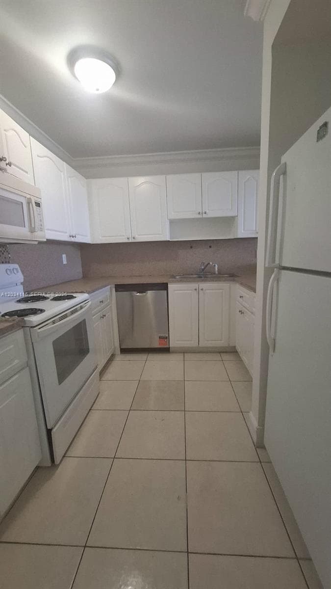6940 Miami Gardens Dr # 1-522, Hialeah, FL 33015 photo 2