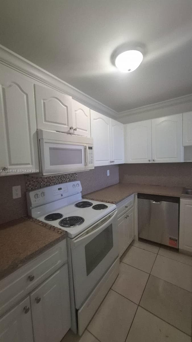 6940 Miami Gardens Dr # 1-522, Hialeah, FL 33015 photo 3