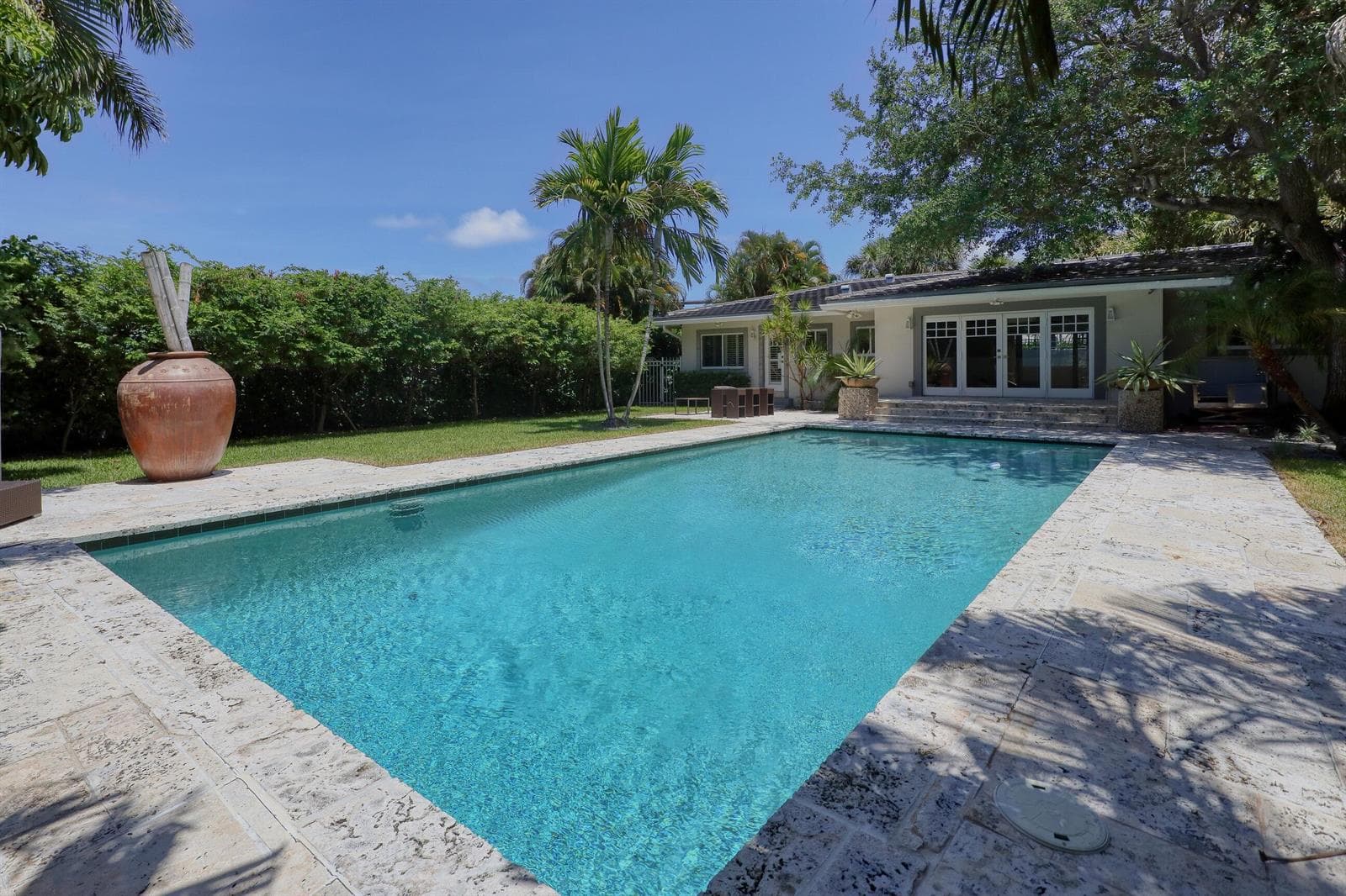 1635 Seabreeze Boulevard, Fort Lauderdale, FL 33316 photo 2