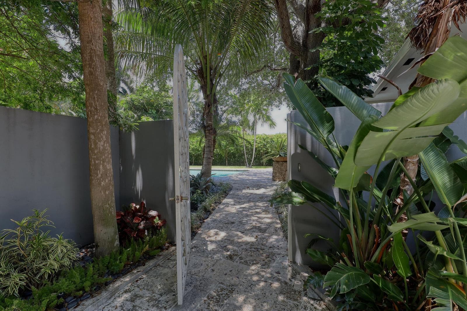 1635 Seabreeze Boulevard, Fort Lauderdale, FL 33316 photo 3