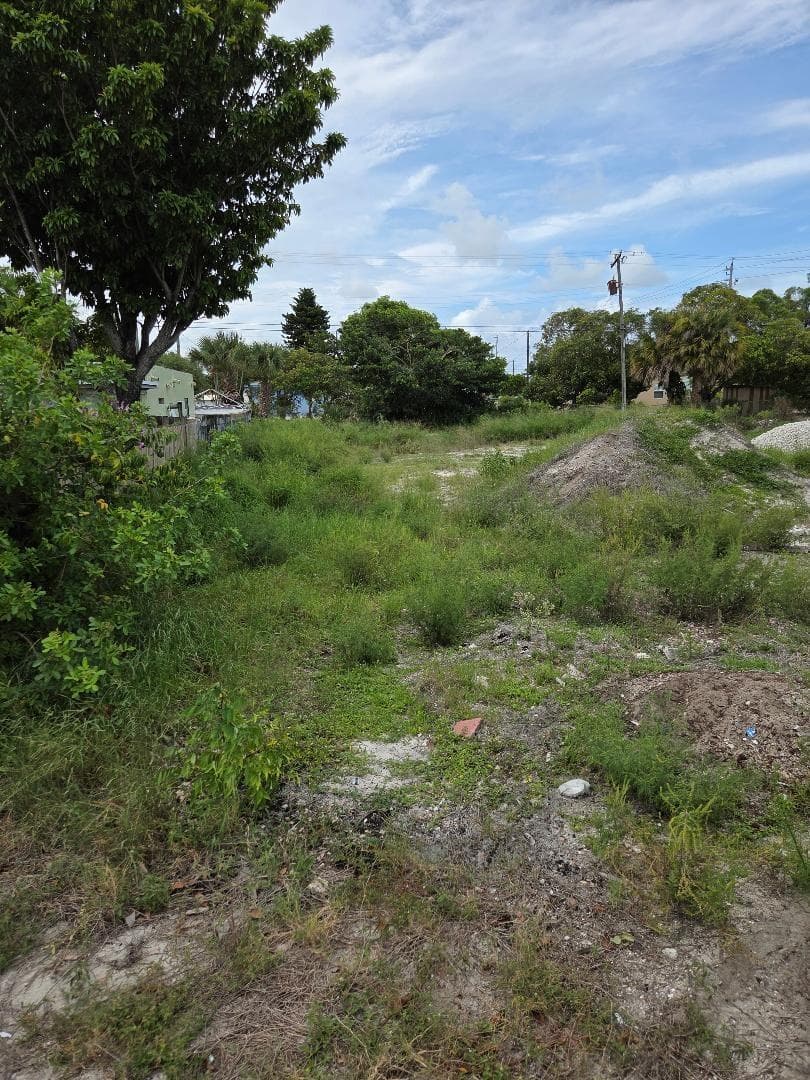 1114 W 28th Street, Riviera Beach, FL 33404 photo 4