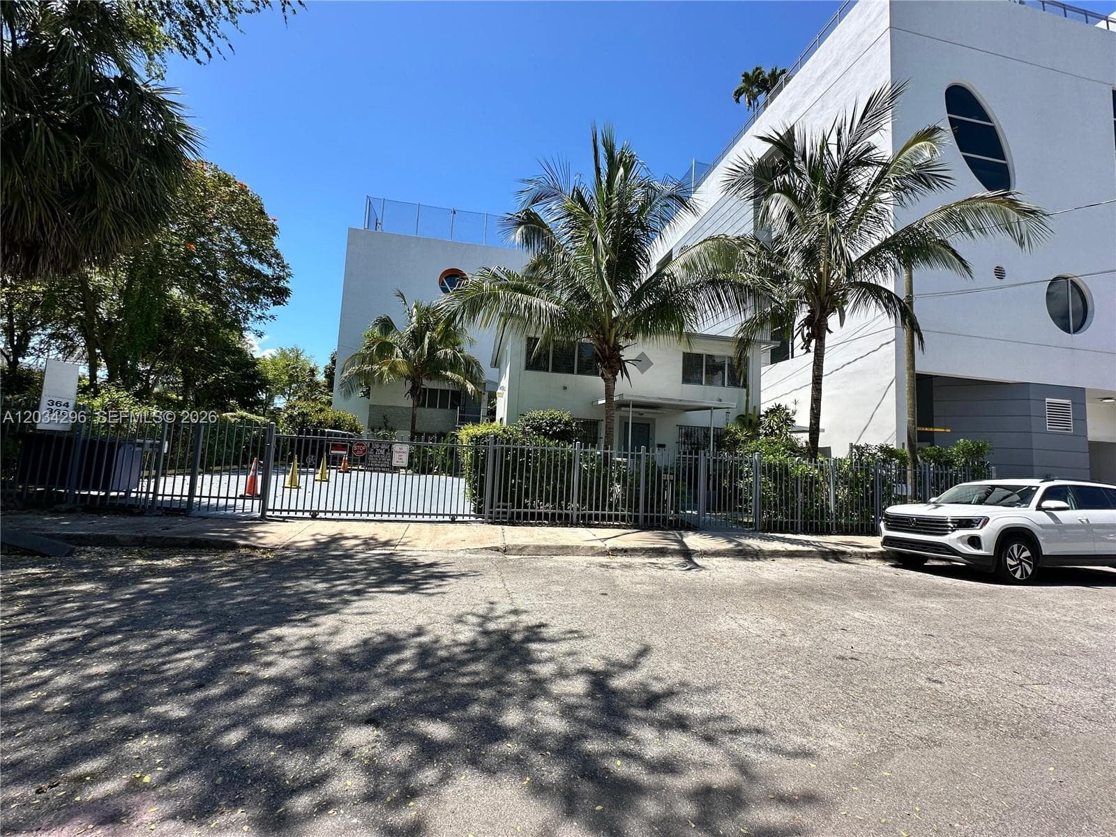 364 SW 11th St, Miami, FL 33130 photo 2