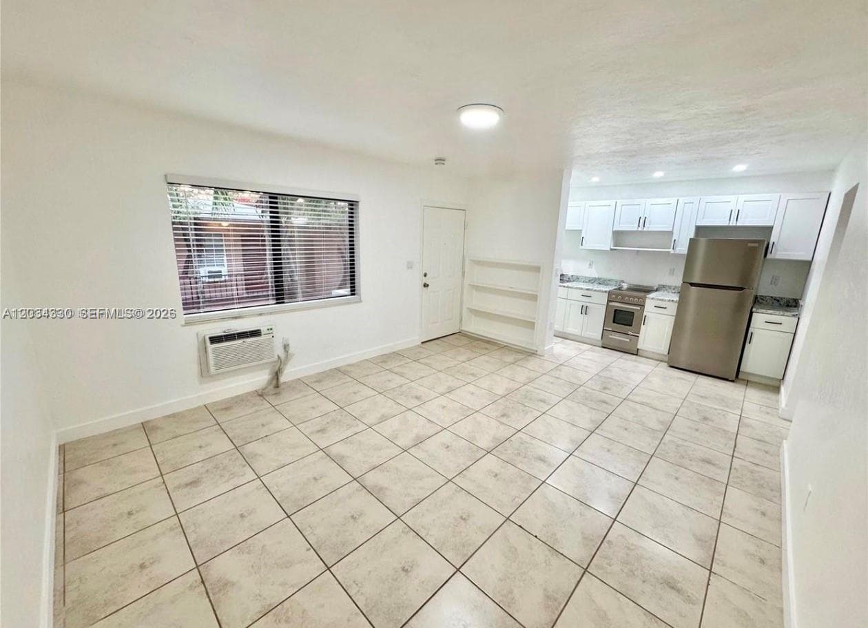 550 SW 10th St # 6, Miami, FL 33130 photo 2