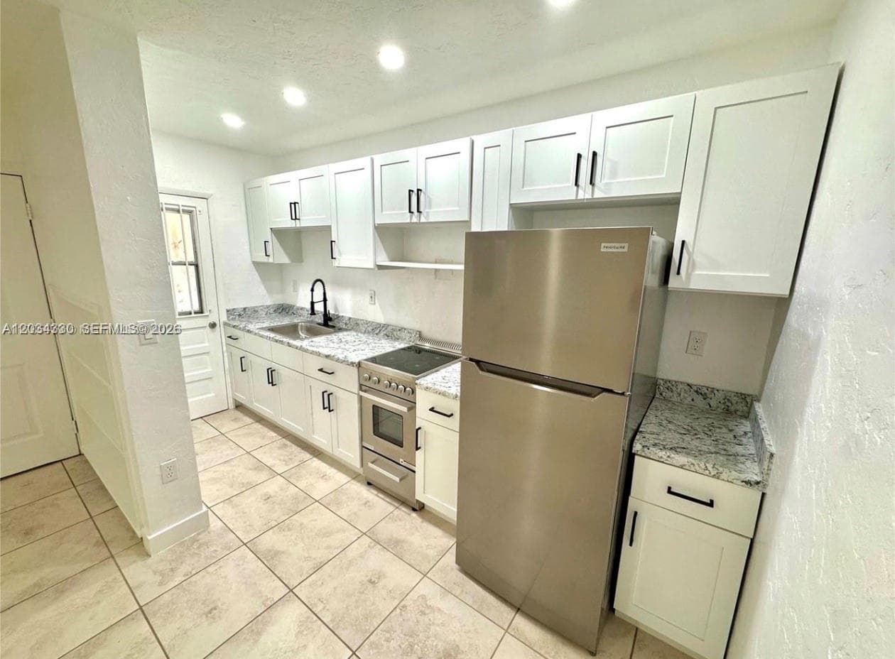 550 SW 10th St # 6, Miami, FL 33130 photo 3