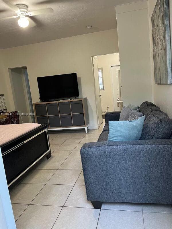 730 SW 10th St # 4, Miami, FL 33130 photo 2