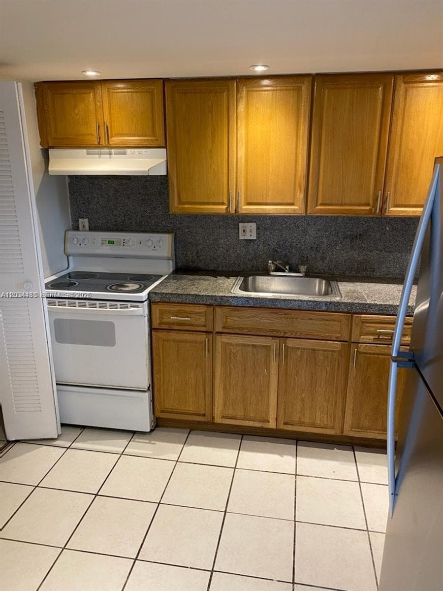 2903 N Miami Beach Blvd # 505, North Miami Beach, FL 33160 photo 3