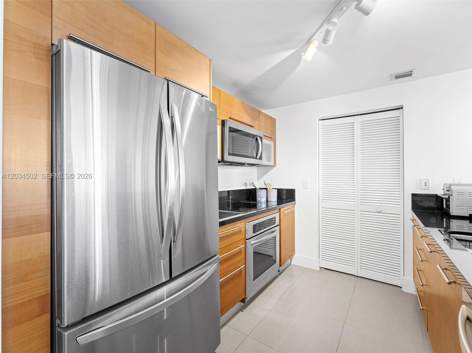 253 NE 2nd St # 1801, Miami, FL 33132 photo 5