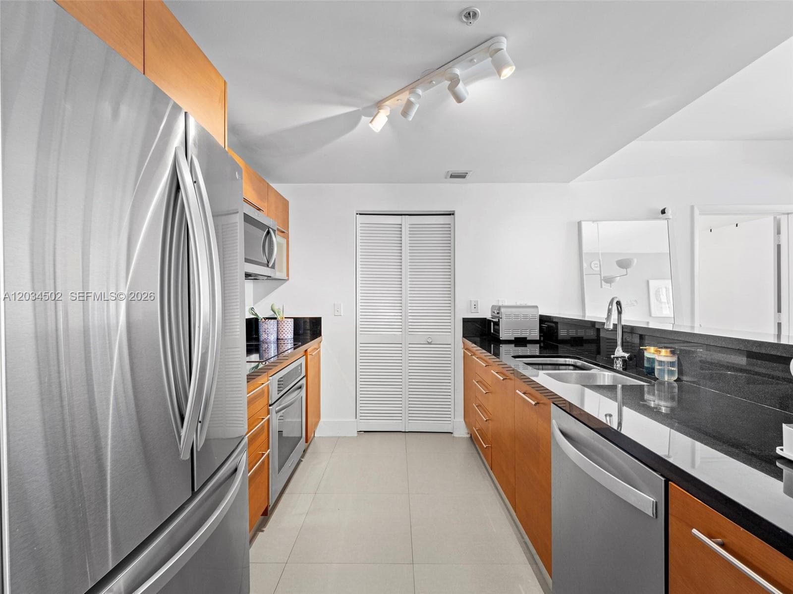 253 NE 2nd St # 1801, Miami, FL 33132 photo 4