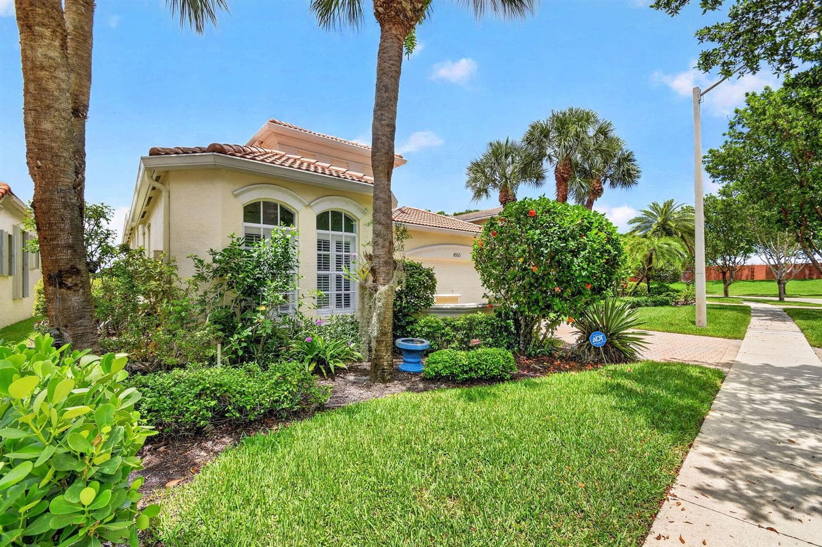 8553 E Via Grande E, Wellington, FL 33411 photo 2