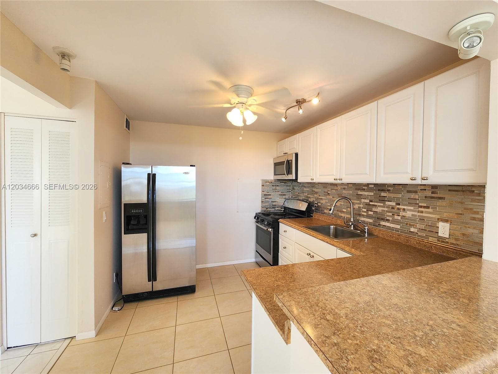 2025 NE 164th St # 503, North Miami Beach, FL 33162 photo 2