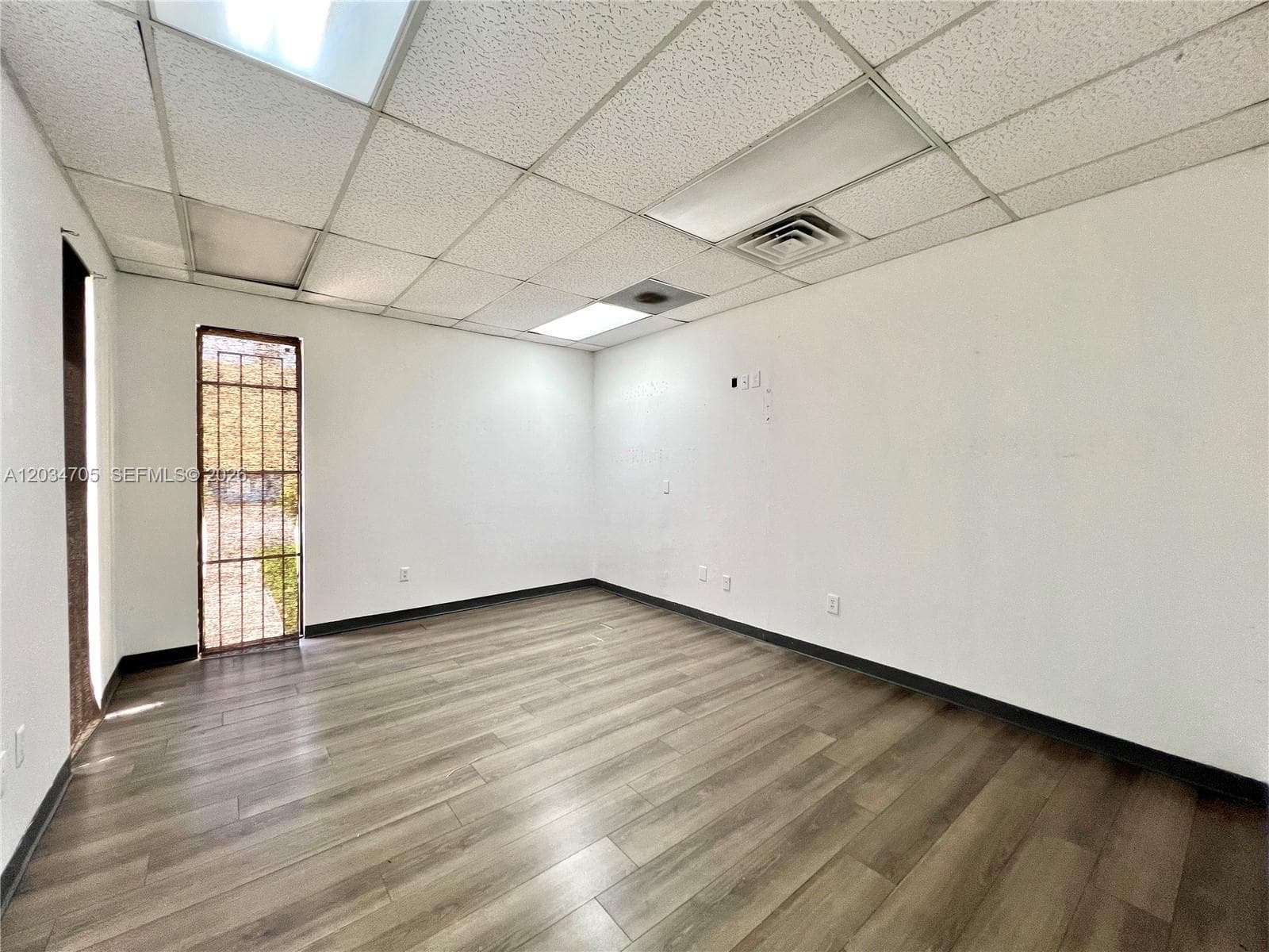 3425 NW 73rd Ave, Miami, FL 33122 photo 2