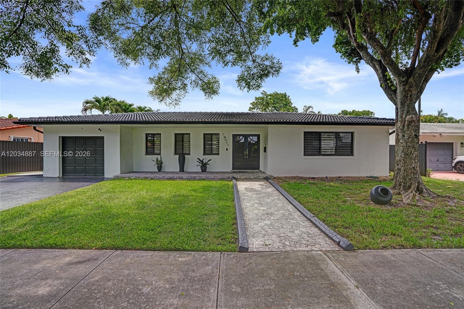 14021 Cypress Ct, Miami Lakes, FL 33014 photo 3