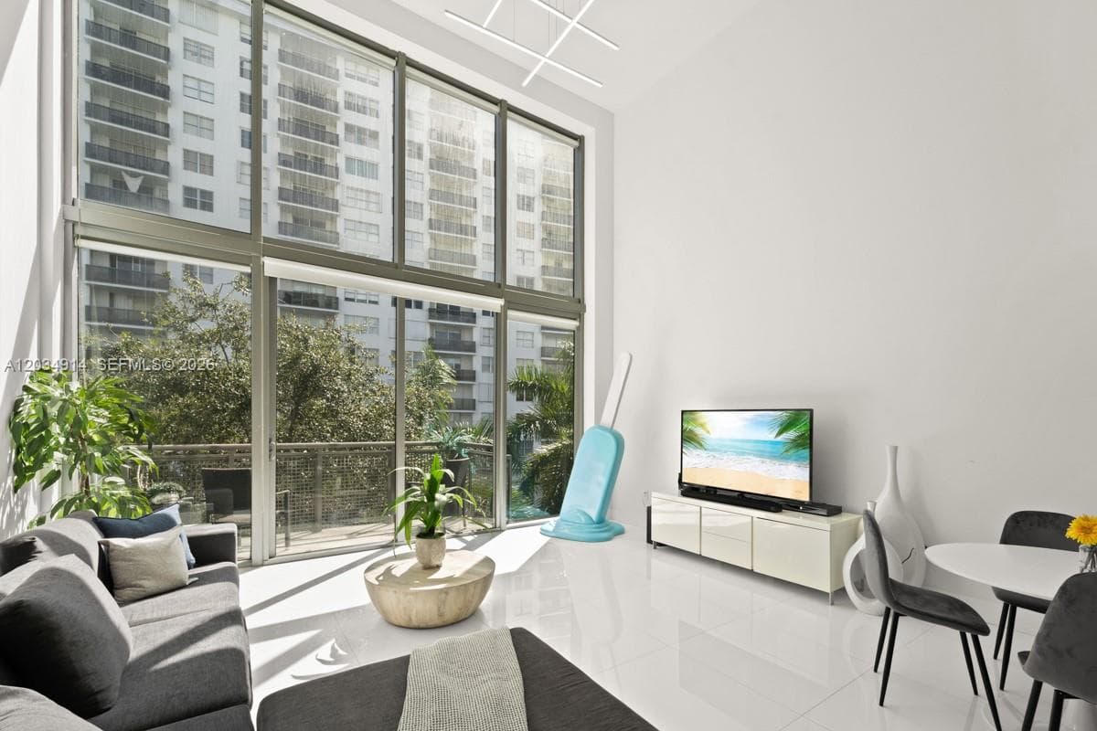 6000 Collins Ave # 517, Miami Beach, FL 33140 photo 2