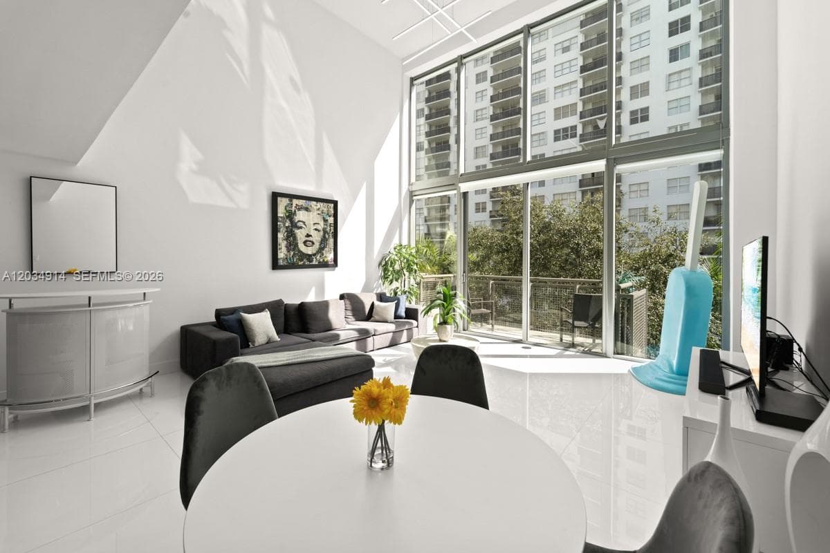 6000 Collins Ave # 517, Miami Beach, FL 33140 photo 3