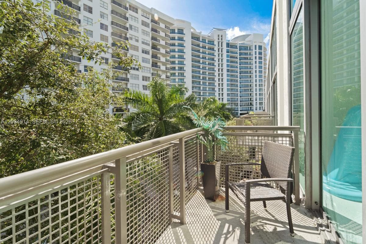 6000 Collins Ave # 517, Miami Beach, FL 33140 photo 4