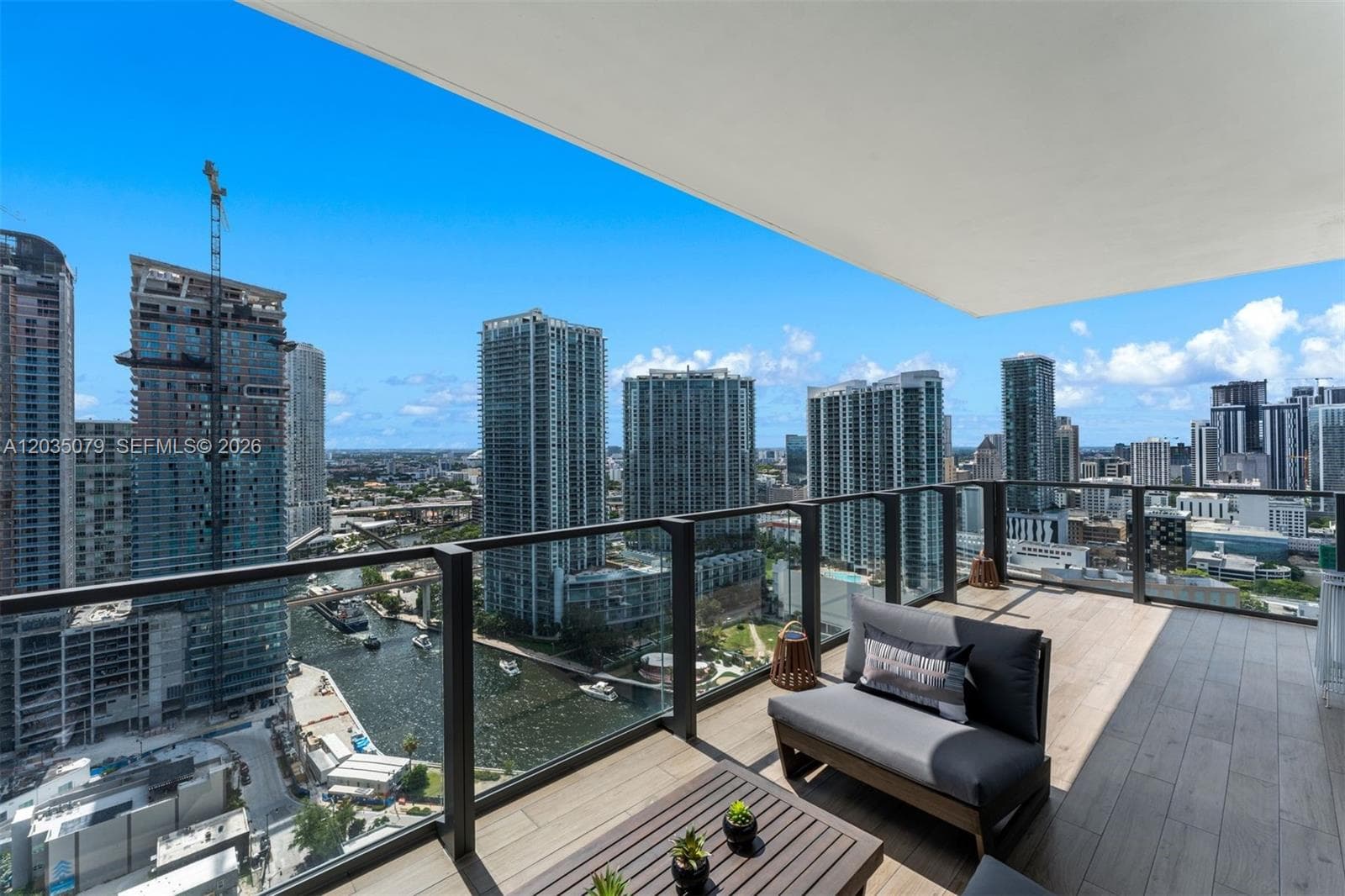 68 SE 6th St # 2612, Miami, FL 33131 photo 4