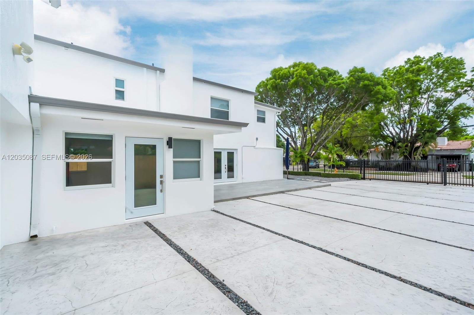 590 SW 23rd Ave, Miami, FL 33135 photo 2