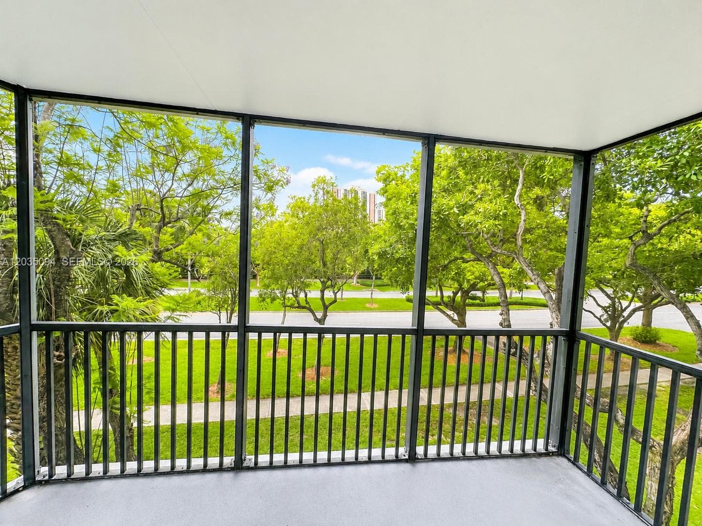 3301 N Country Club Dr # 305, Aventura, FL 33180 photo 4