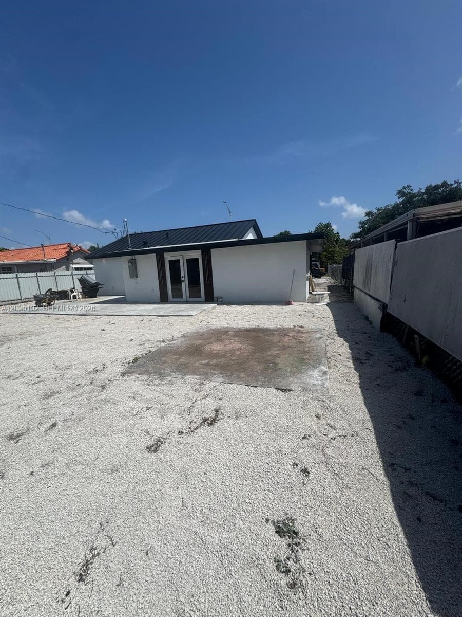 841 NE 4th Pl, Hialeah, FL 33010 photo 2