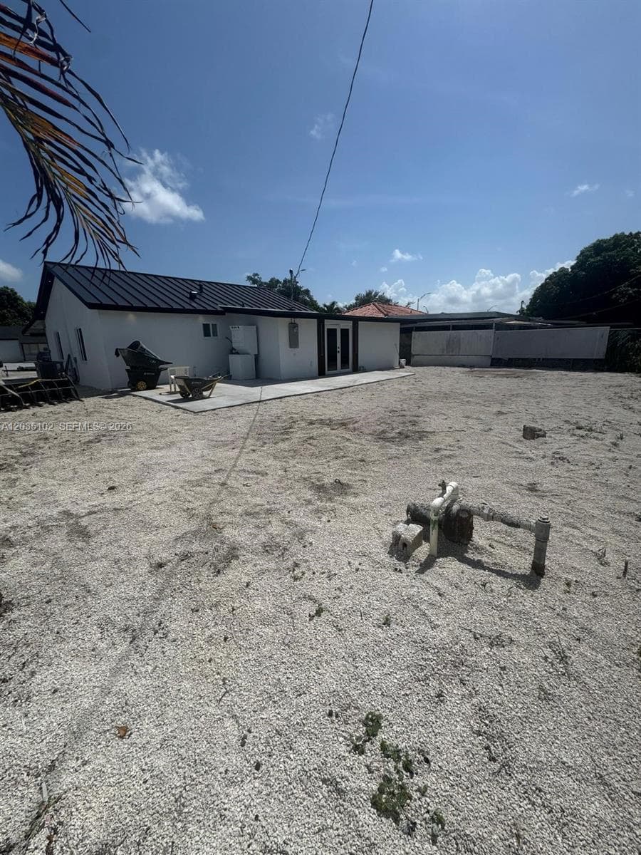 841 NE 4th Pl, Hialeah, FL 33010 photo 3