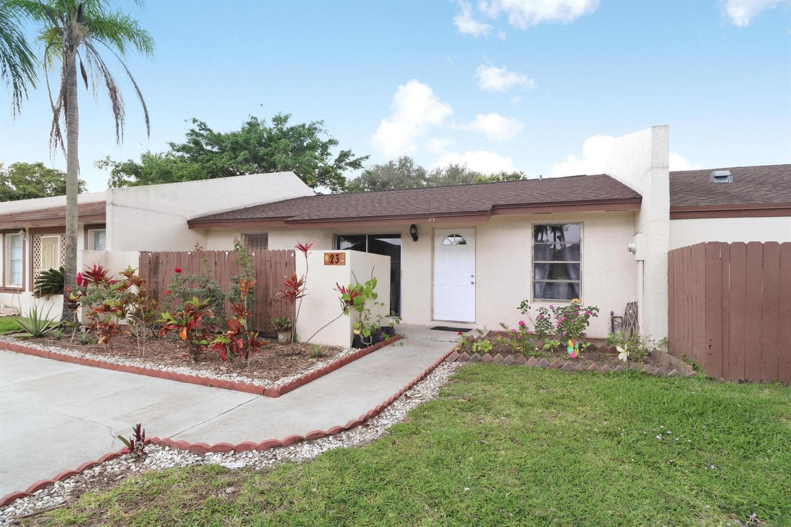 23 Chelsea Lane, Boynton Beach, FL 33426 photo 2