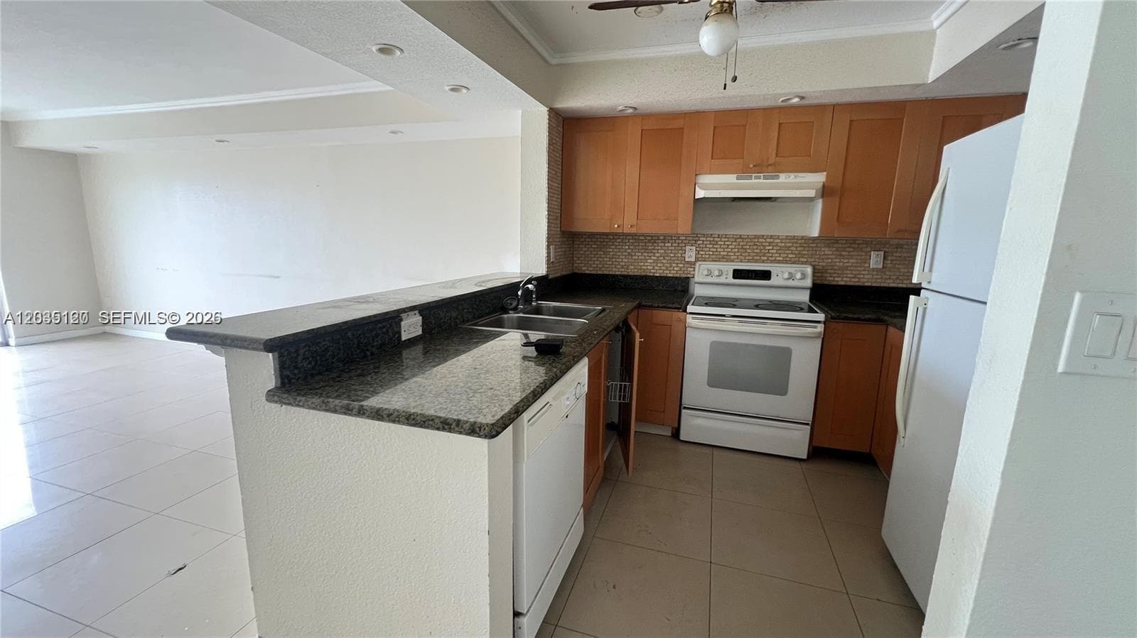 486 NW 165th St Rd # B-606, Miami, FL 33169 photo 2