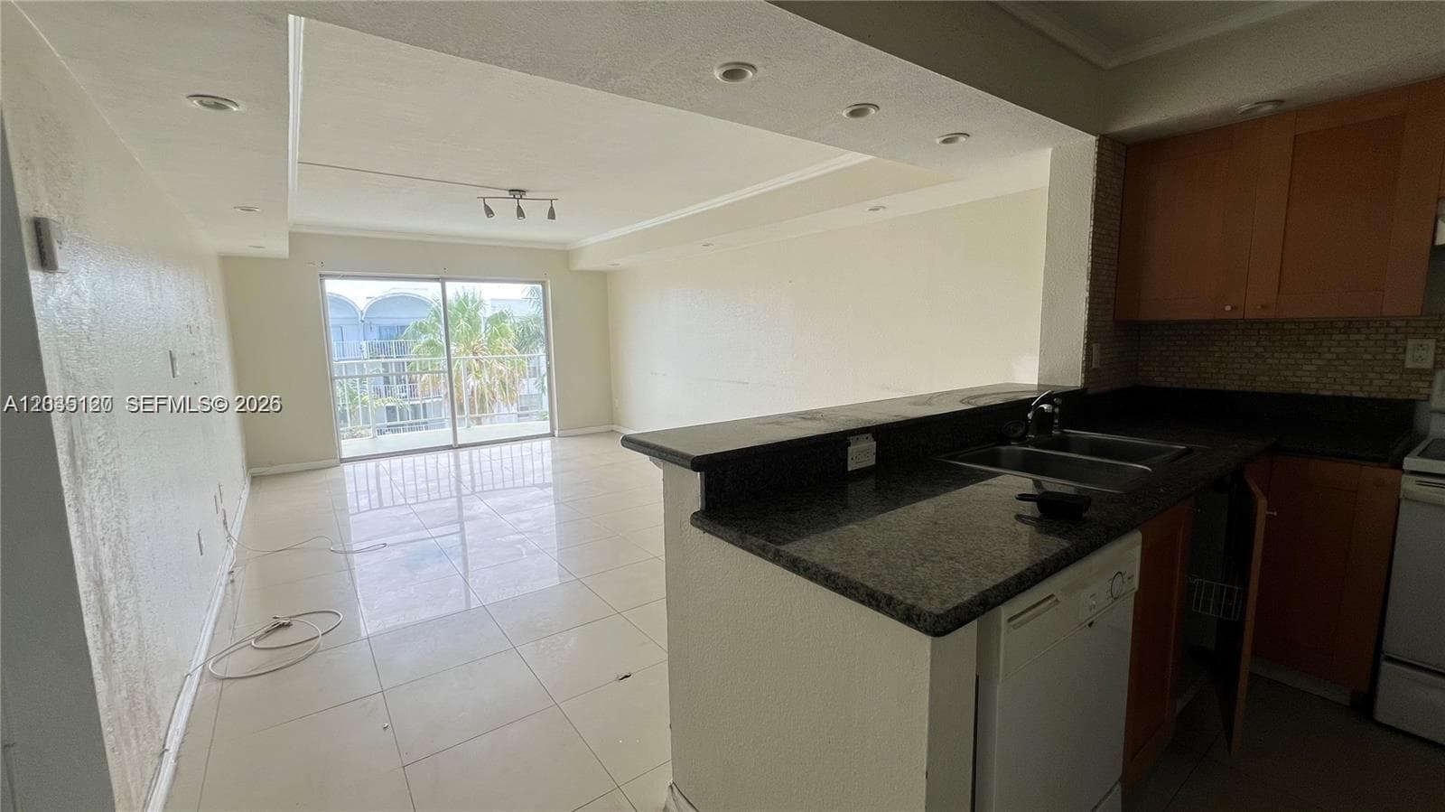 486 NW 165th St Rd # B-606, Miami, FL 33169 photo 3