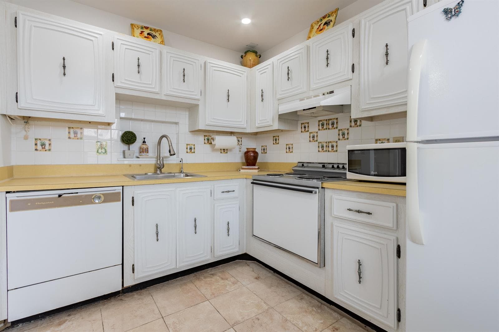 2811 Somerset Drive # 412, Lauderdale Lakes, FL 33311 photo 2