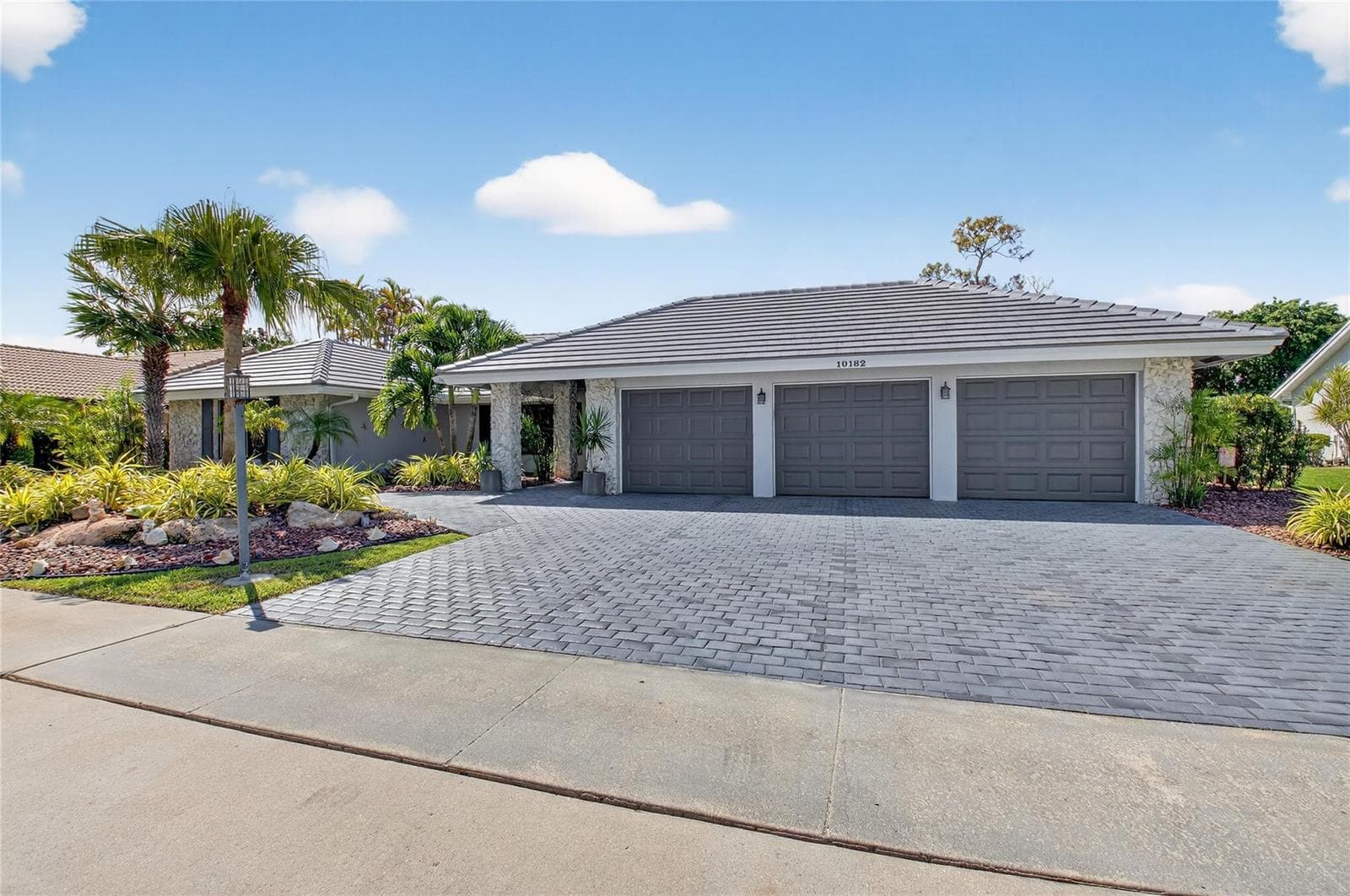 10182 Boca Woods Lane, Boca Raton, FL 33428 photo 3