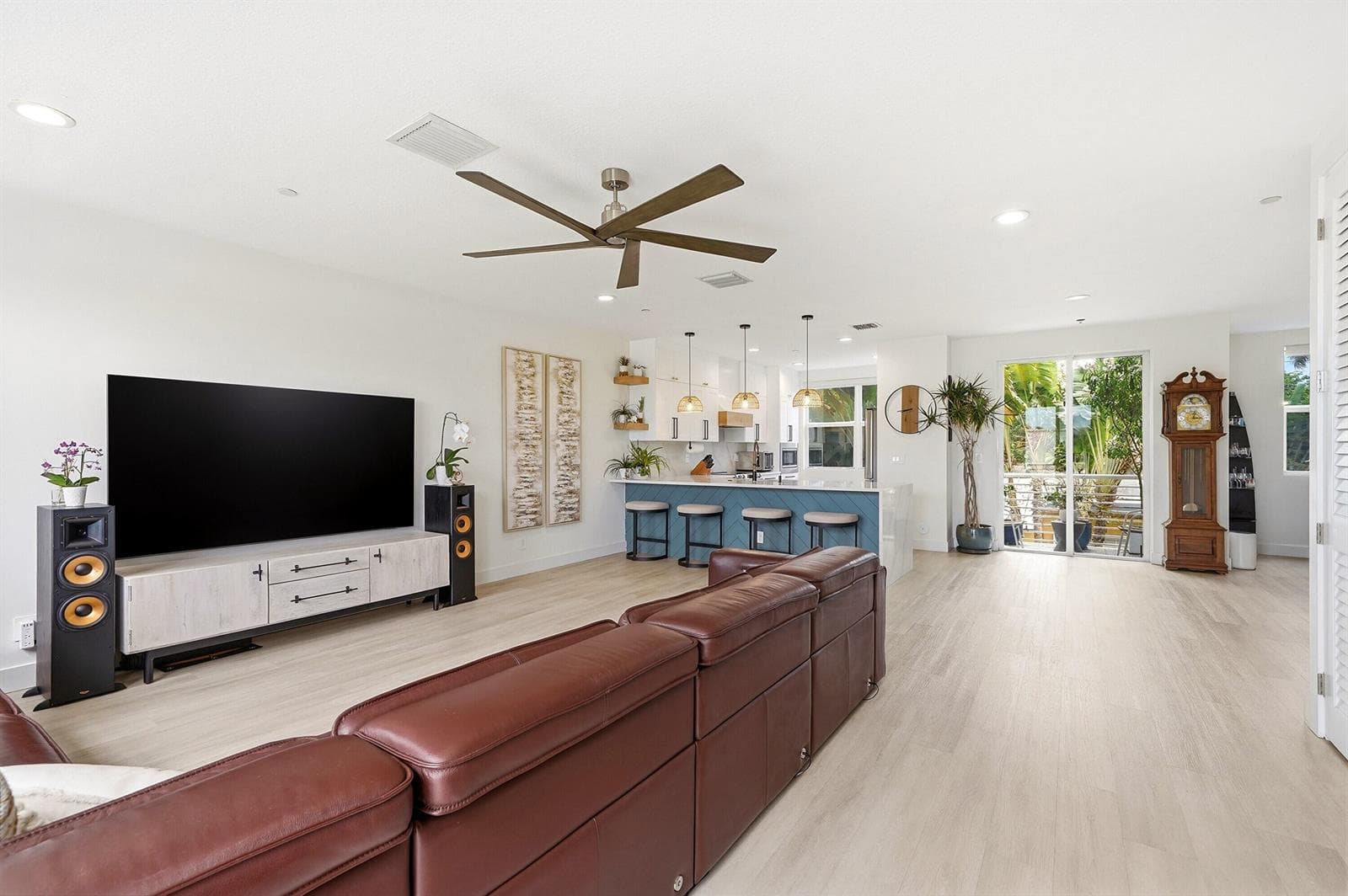 1210 NE 11th Avenue, Fort Lauderdale, FL 33304 photo 4