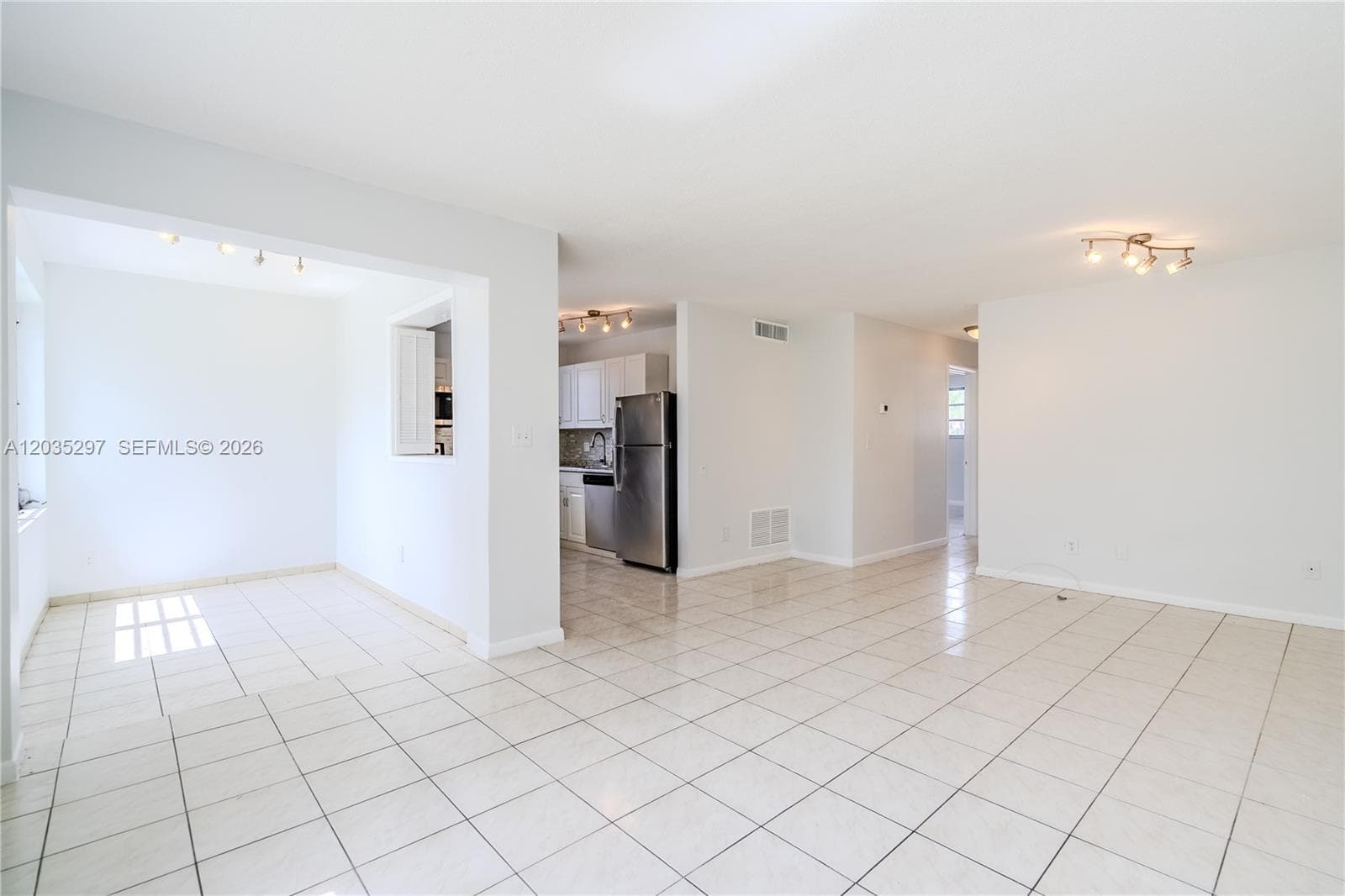 421 NE 1st St # 101, Hallandale Beach, FL 33009 photo 2