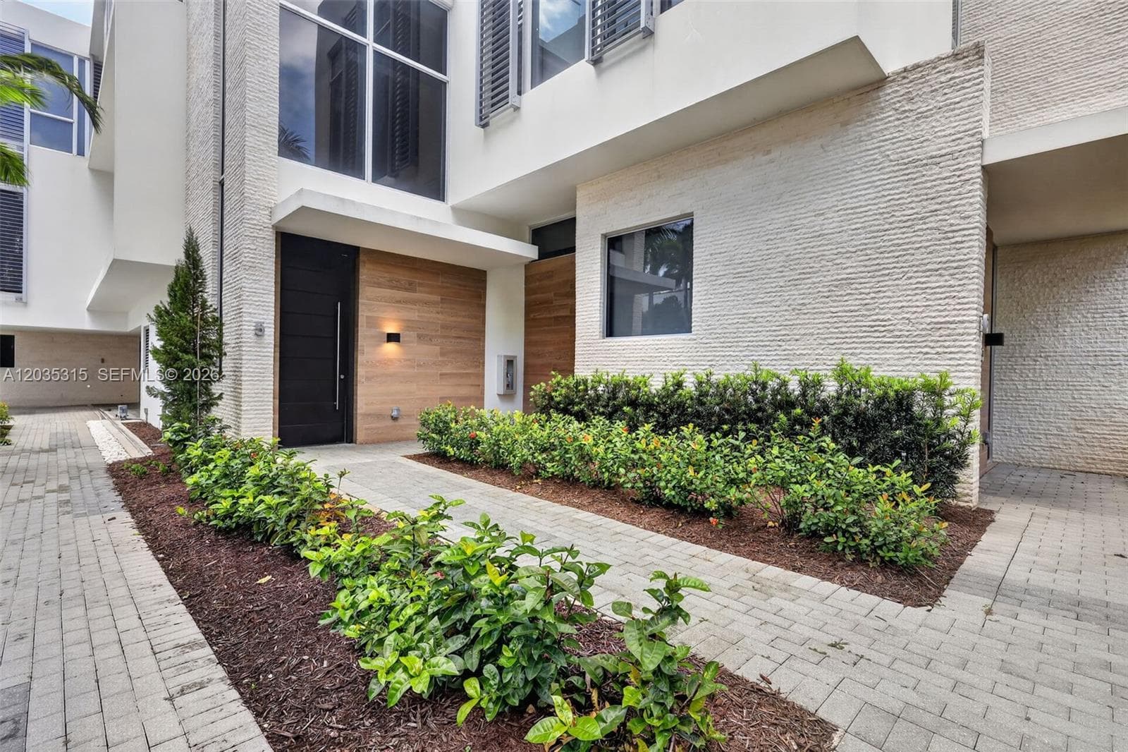 3750 Yacht Club Dr # TH5, Aventura, FL 33180 photo 3
