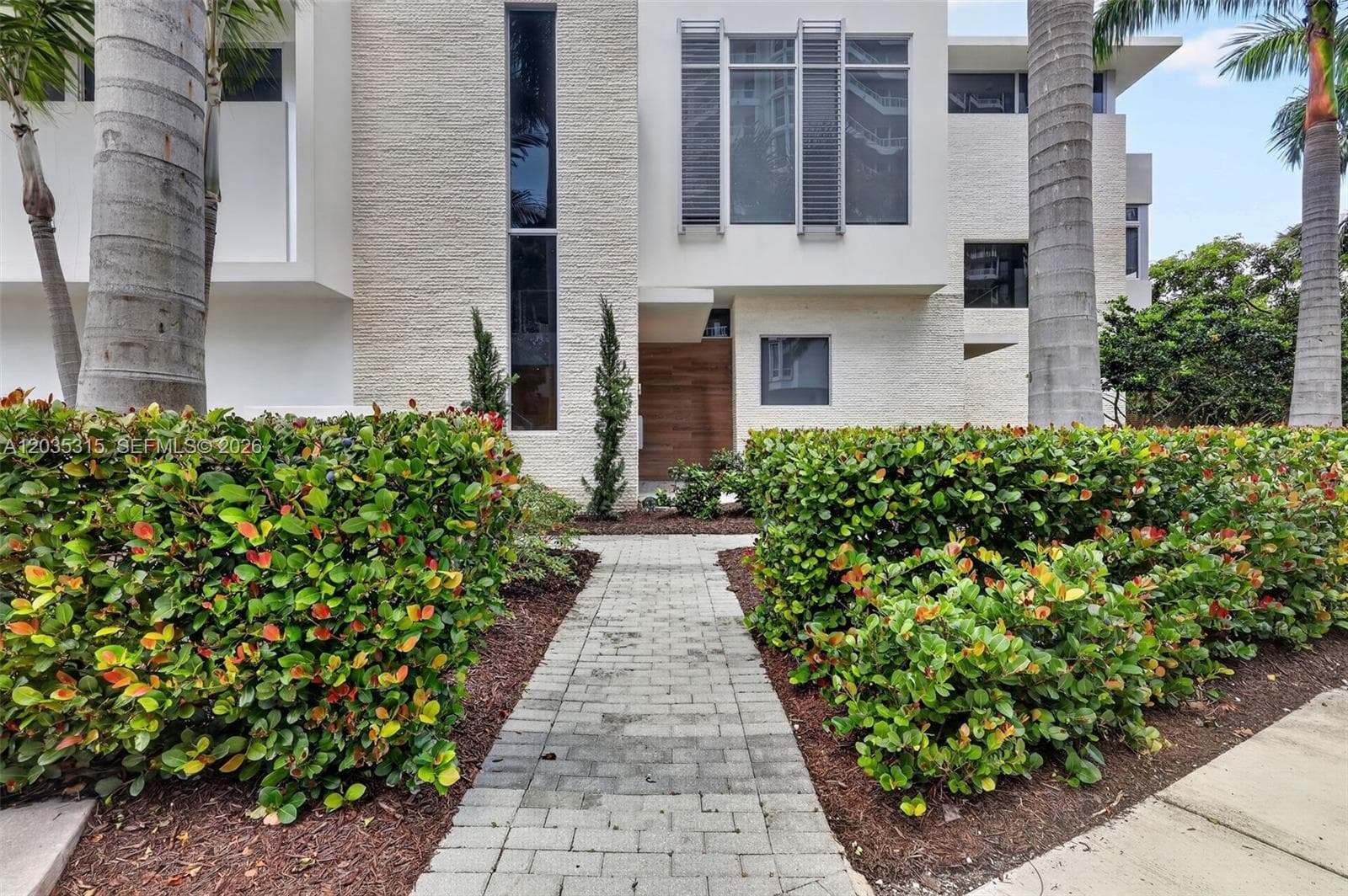 3750 Yacht Club Dr # TH5, Aventura, FL 33180 photo 4