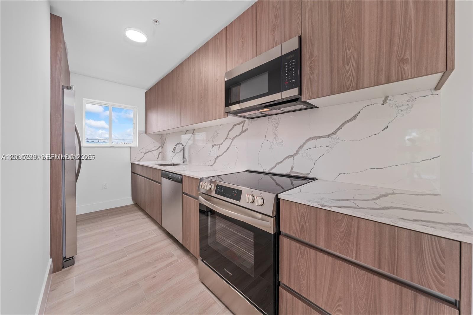 32 NW 14th Ave # 4, Miami, FL 33125 photo 4