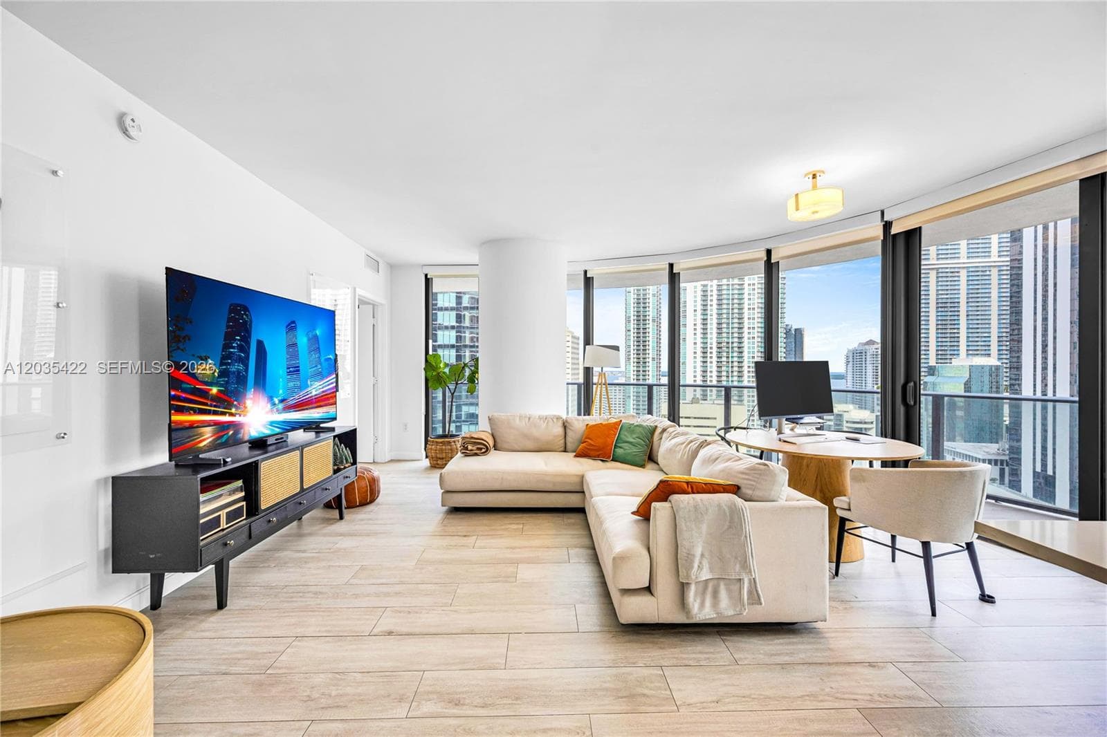 45 SW 9th St # 2103, Miami, FL 33130 photo 3