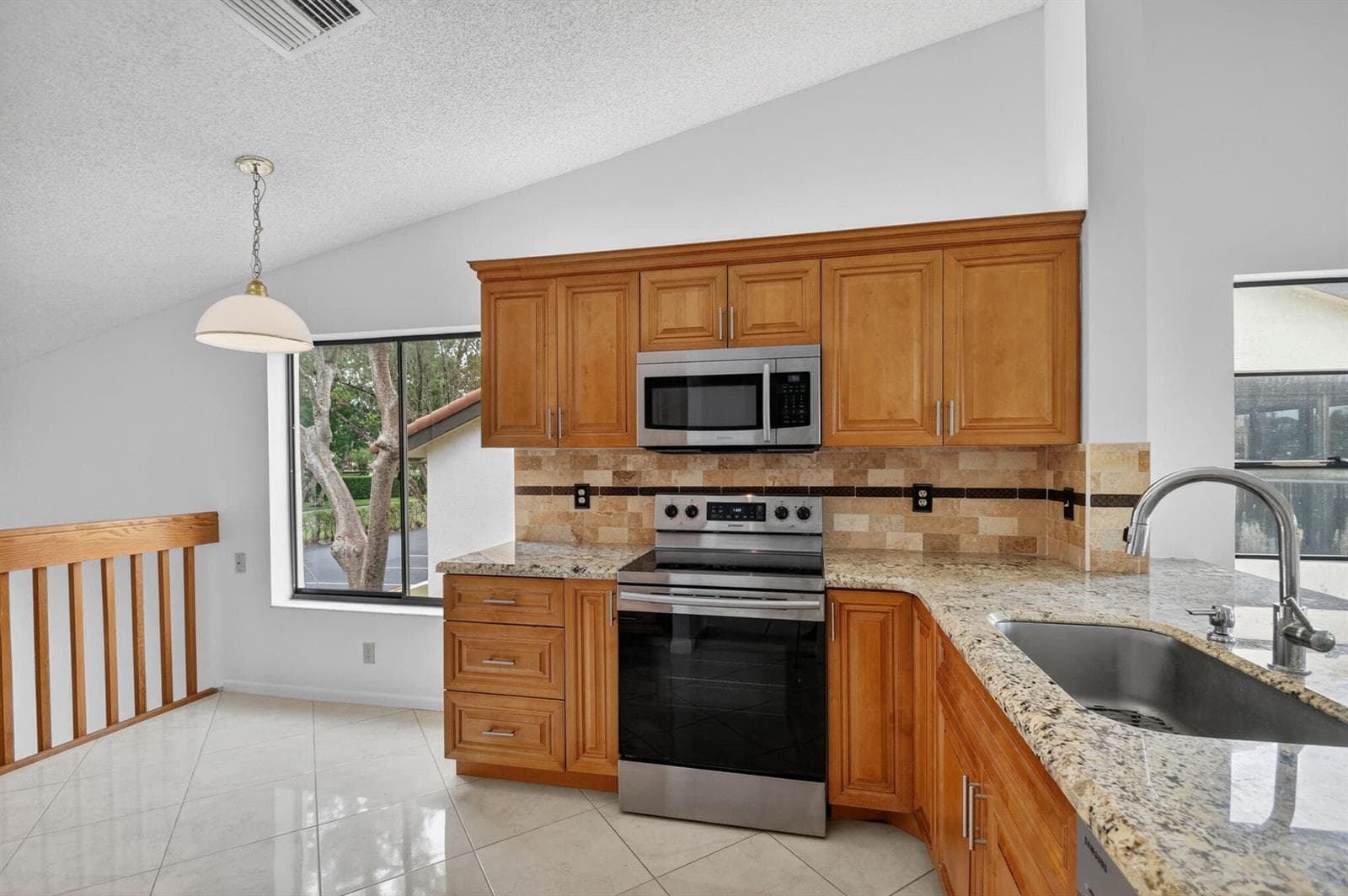 10231 N Circle Lake Drive # 201, Boynton Beach, FL 33437 photo 2