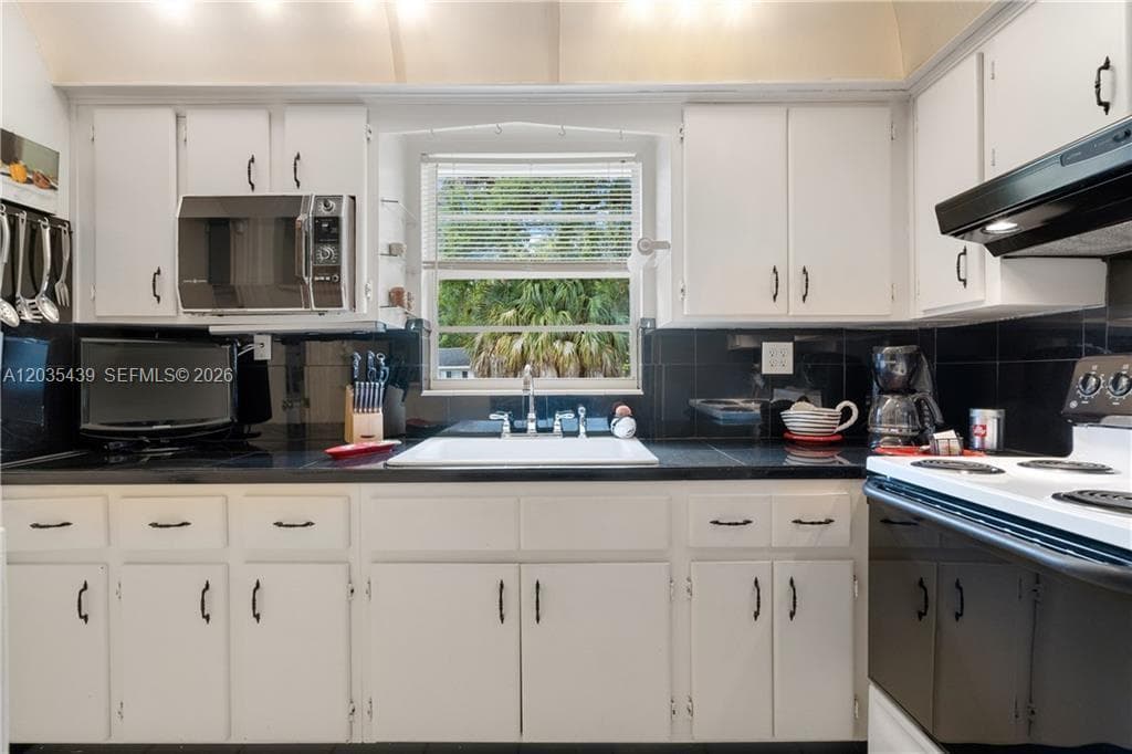 2916 12th Ave, Vero Beach, FL 32960 photo 2
