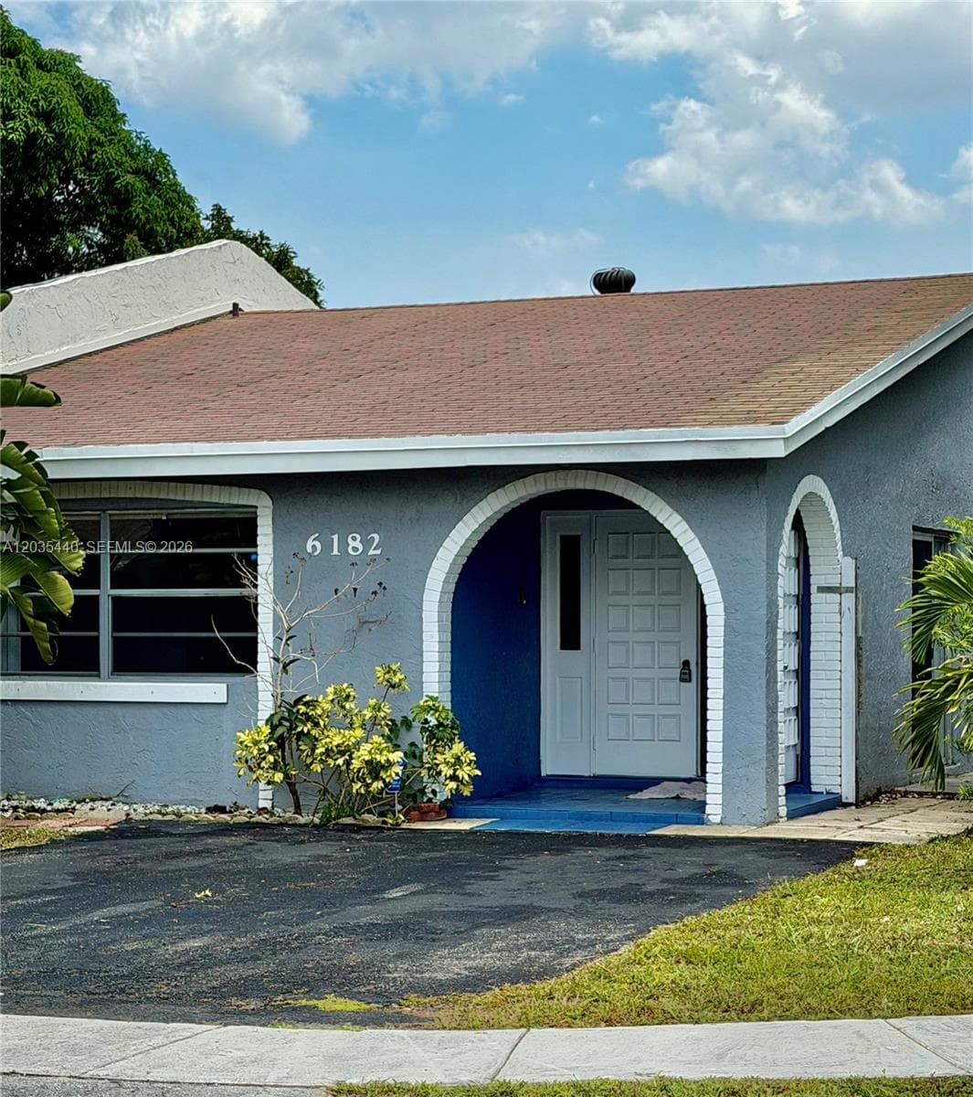 6182 SW 4th St, Margate, FL 33068 photo 2