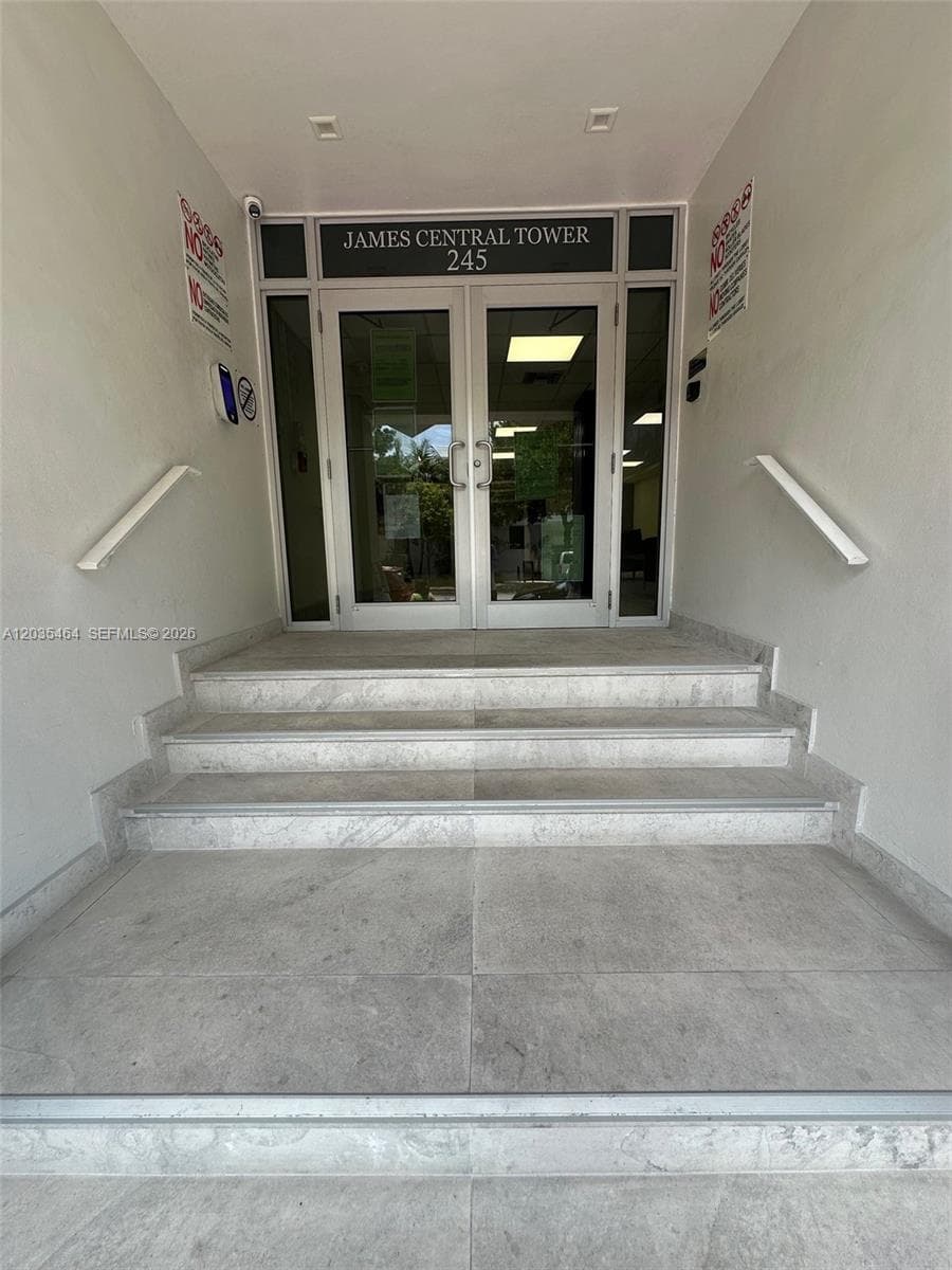245 18th St # 401, Miami Beach, FL 33139 photo 2