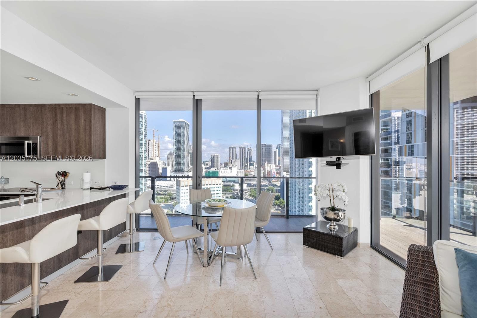 68 SE 6th St # 1611, Miami, FL 33131 photo 5