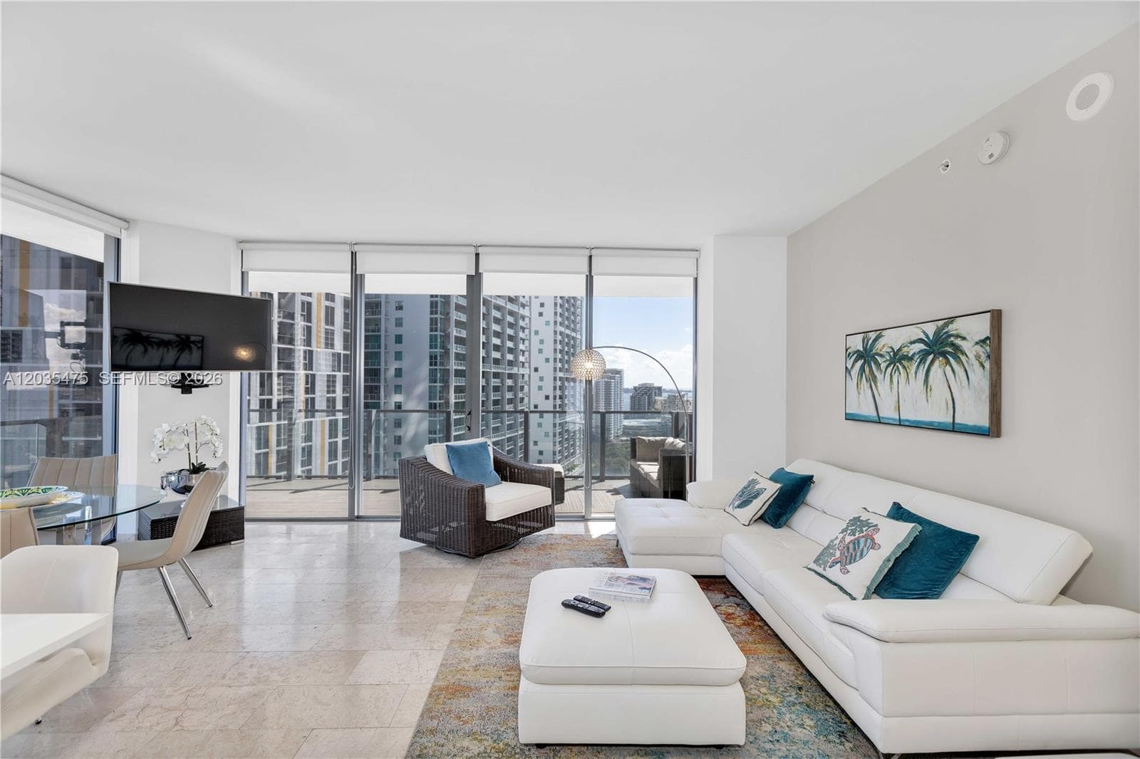 68 SE 6th St # 1611, Miami, FL 33131 photo 4