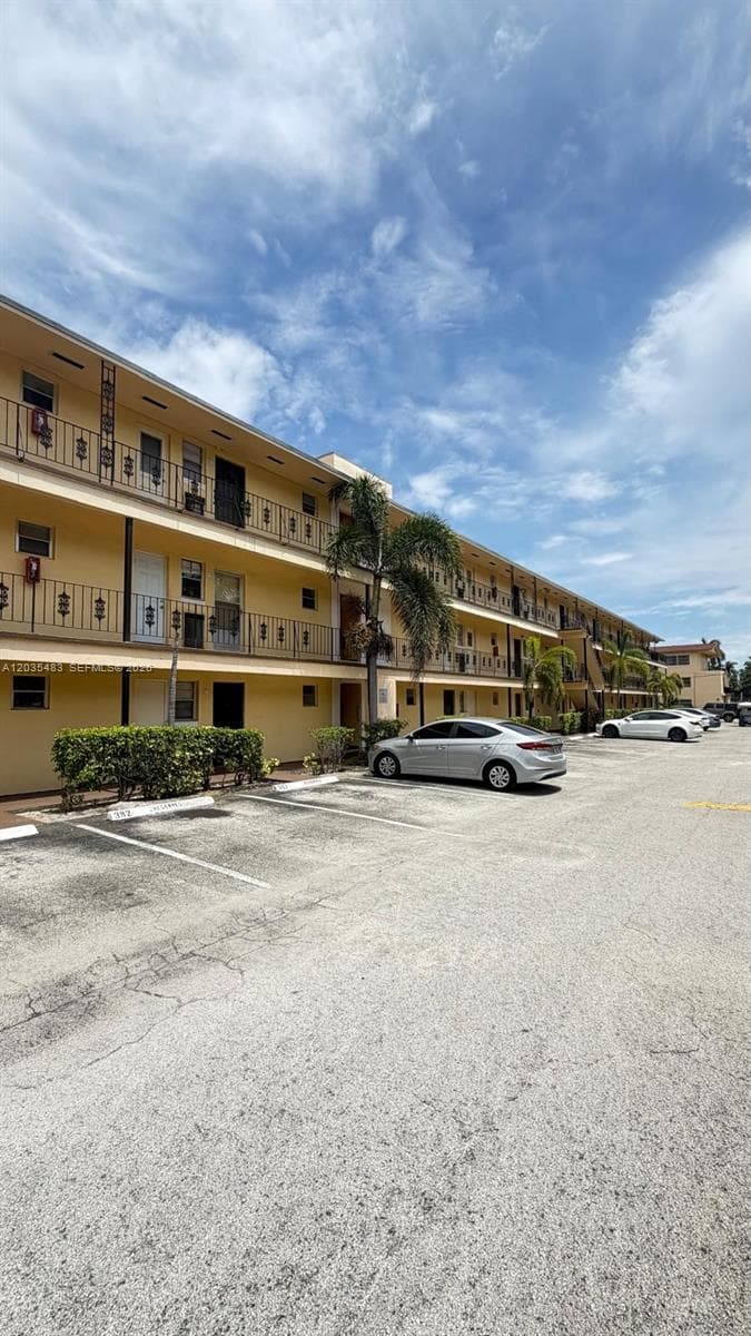 20200 NE 27th Ct # 9, Aventura, FL 33180 photo 5