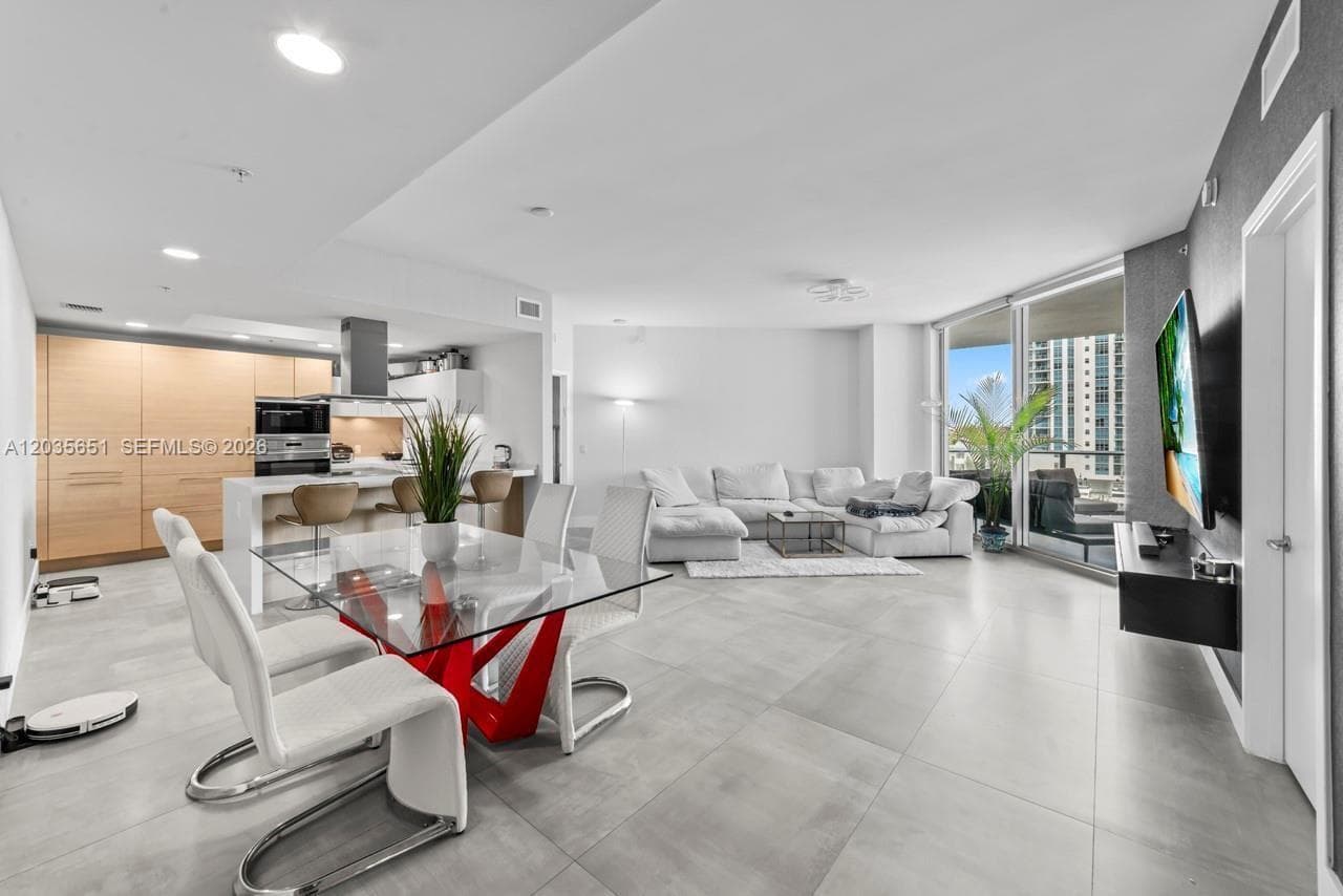 17111 Biscayne Blvd # 503, North Miami Beach, FL 33160 photo 2