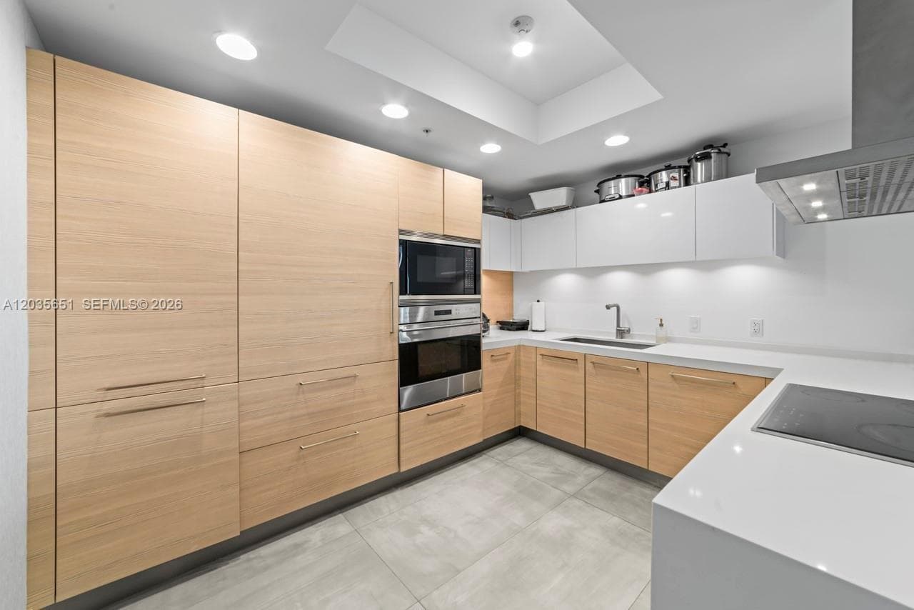 17111 Biscayne Blvd # 503, North Miami Beach, FL 33160 photo 3