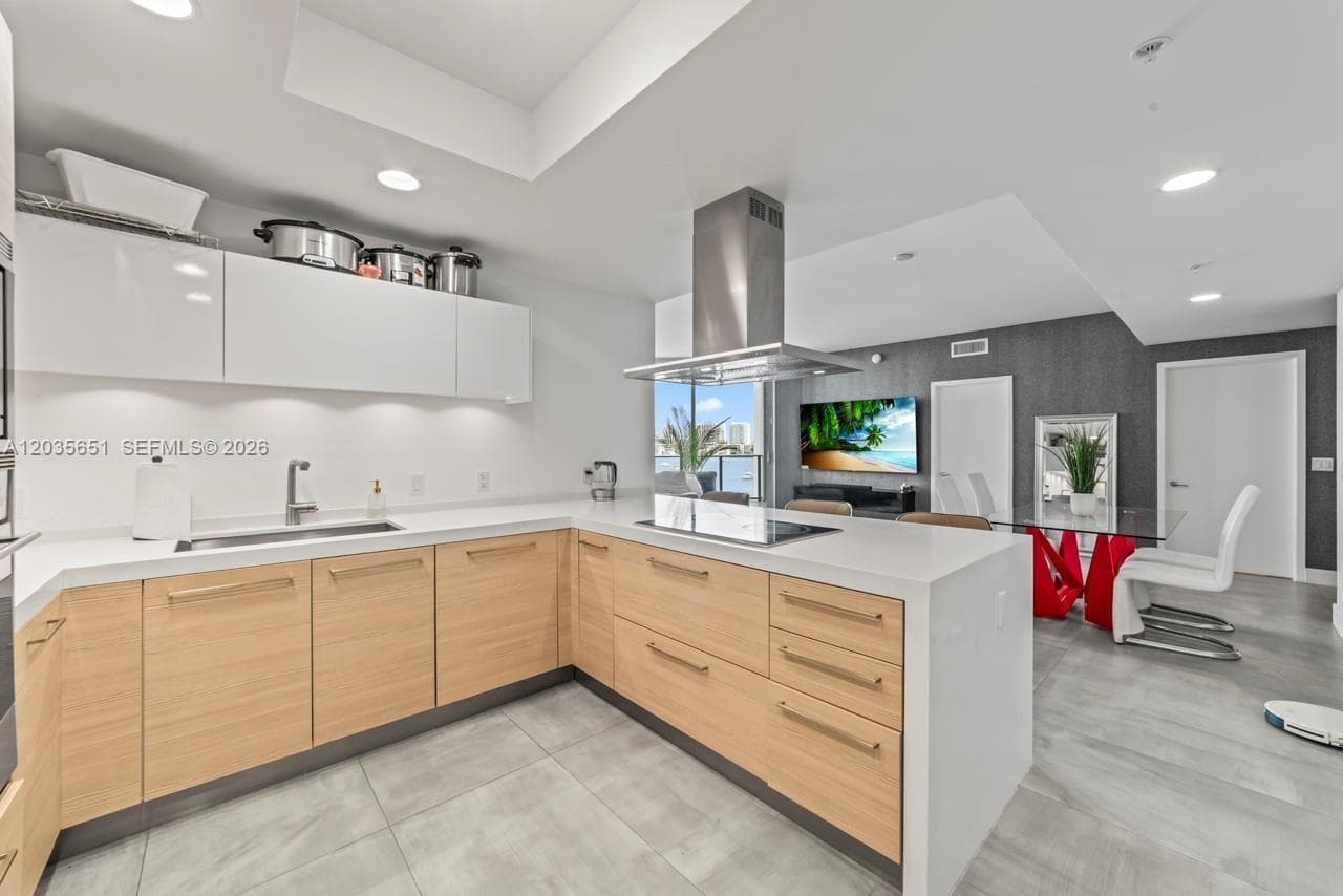 17111 Biscayne Blvd # 503, North Miami Beach, FL 33160 photo 5