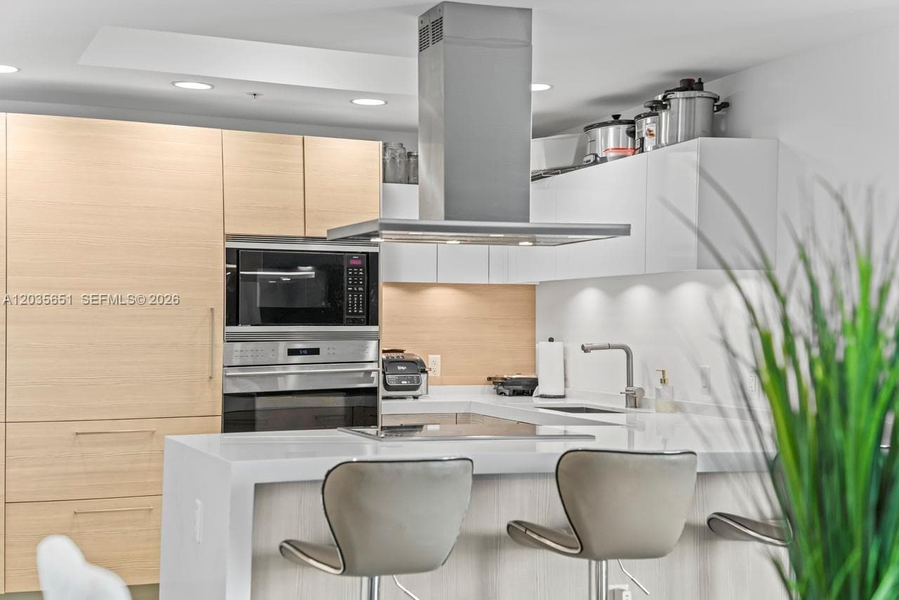 17111 Biscayne Blvd # 503, North Miami Beach, FL 33160 photo 4